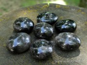 dimni kvarc oblutak 6cm